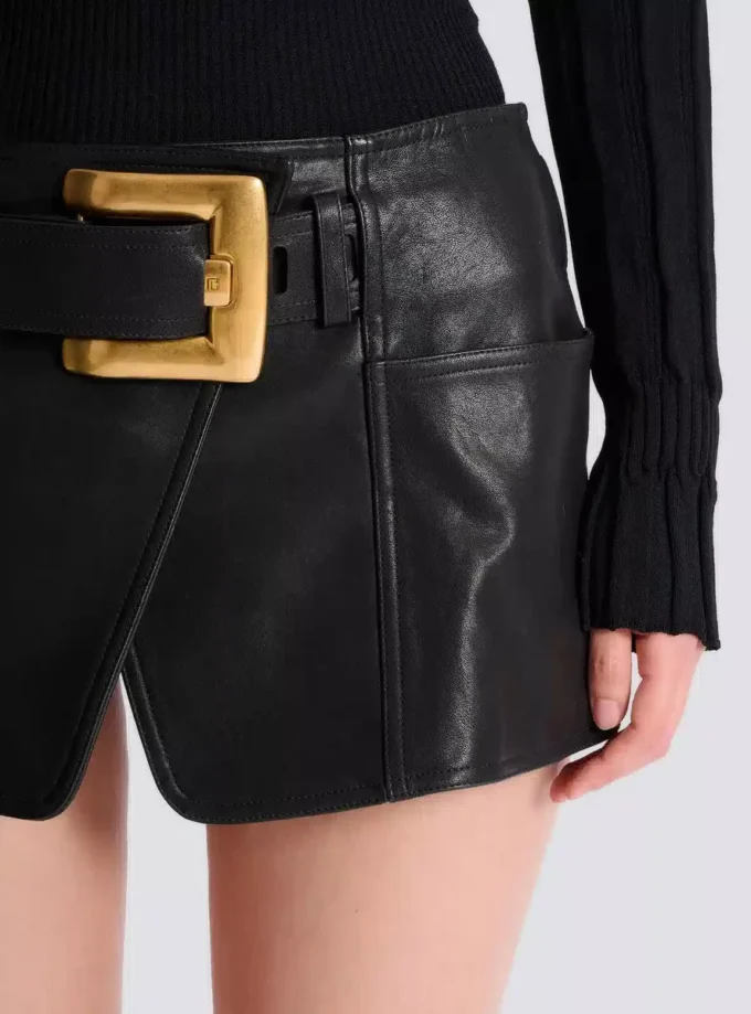 Minigonna in pelle con cintura