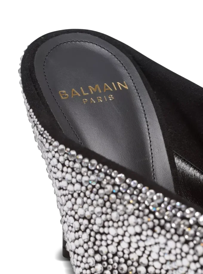 Mules in pelle scamosciata e strass con piercing frontale