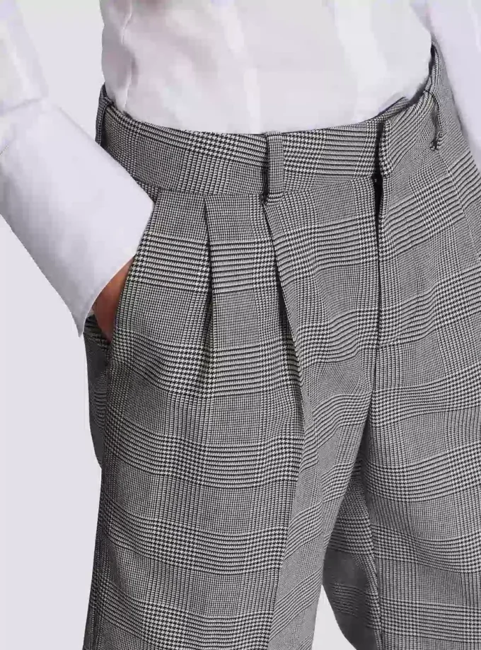Pantaloncini con pinces e motivo Principe di Galles Pantaloncini con pinces e motivo Principe di Galles