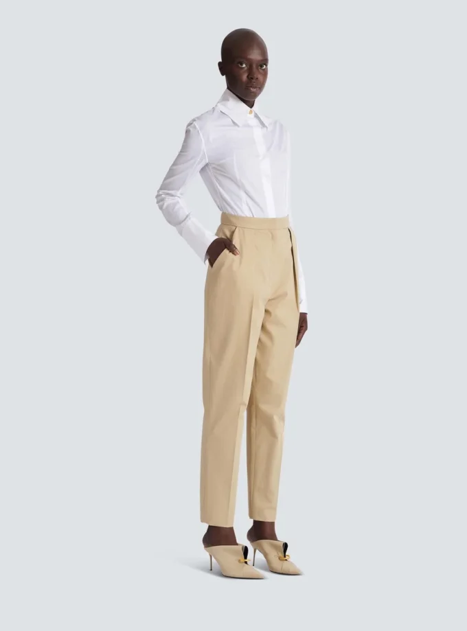 Pantaloni 7/8 con pinces in gabardine di cotone Pantaloni 7/8 con pinces in gabardine di cotone