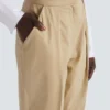 Pantaloni 7/8 con pinces in gabardine di cotone Pantaloni 7/8 con pinces in gabardine di cotone