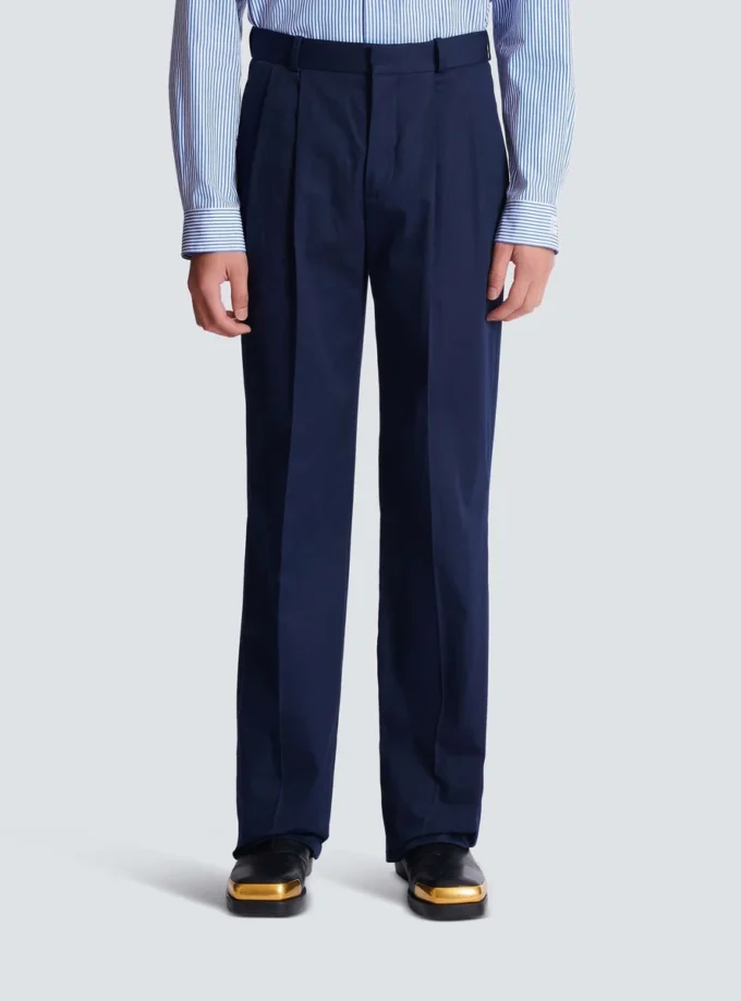 Pantaloni con pinces in twill di cotone Pantaloni con pinces in twill di cotone