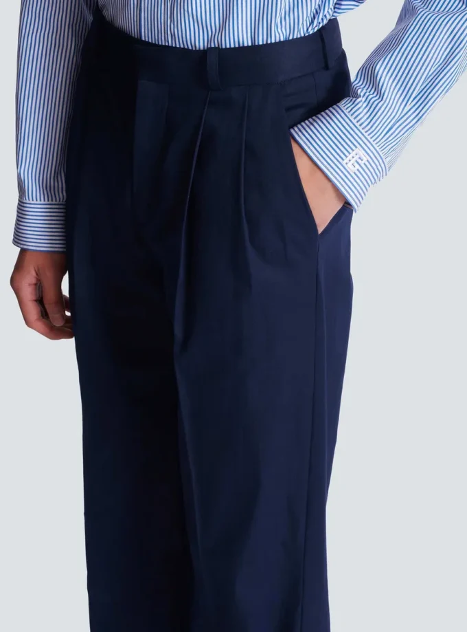 Pantaloni con pinces in twill di cotone Pantaloni con pinces in twill di cotone