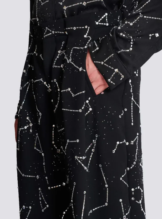 Pantaloni in crêpe con motivo Constellation in strass Pantaloni in crêpe con motivo Constellation in strass
