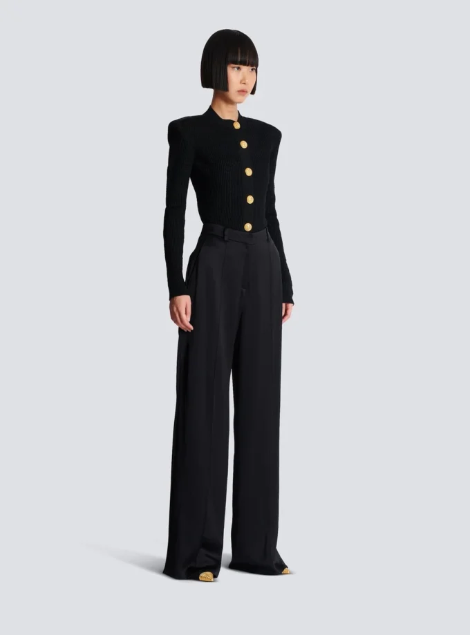 Pantaloni sartoriali in raso a gamba dritta Pantaloni sartoriali in raso a gamba dritta