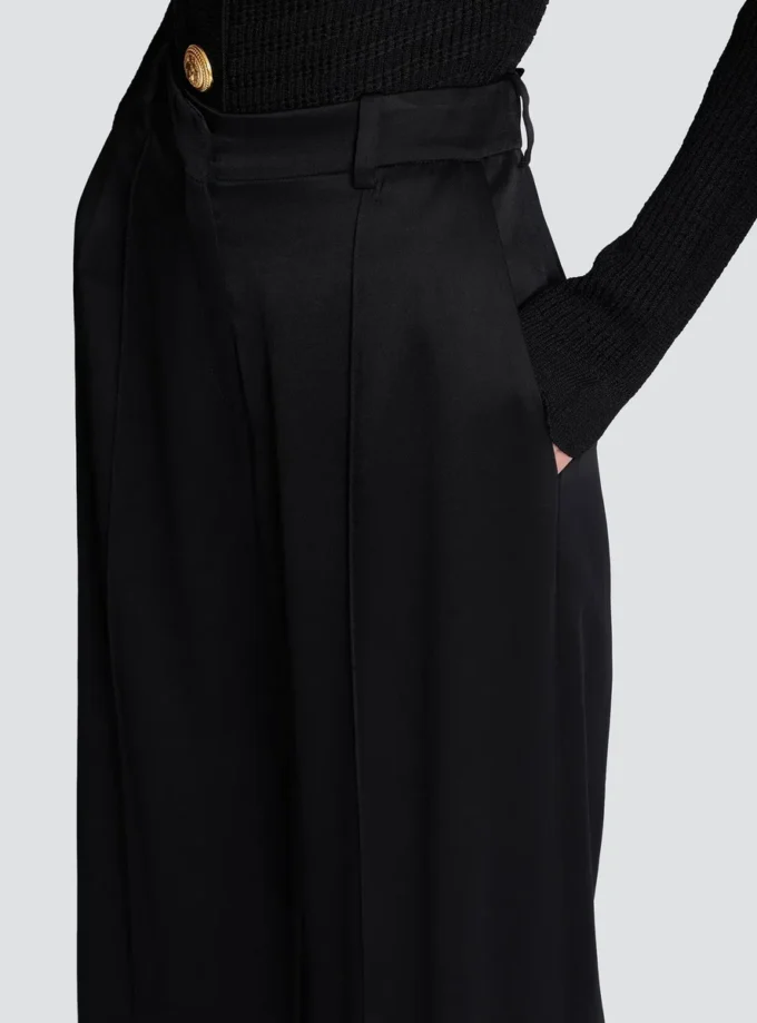Pantaloni sartoriali in raso a gamba dritta Pantaloni sartoriali in raso a gamba dritta