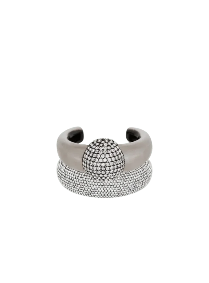 Set di bracciali rigidi con piercing