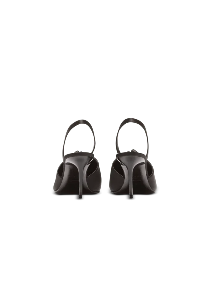 Slingback in raso con piercing