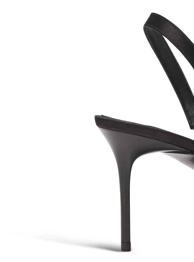 Slingback in raso con piercing