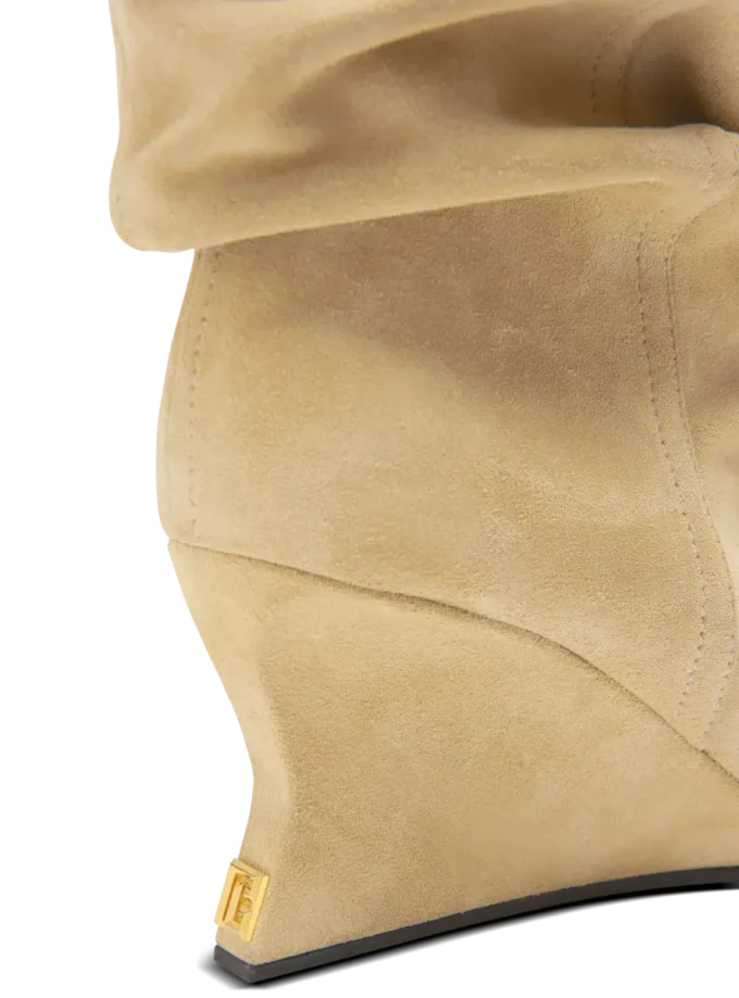 Stivaletti con zeppa in pelle scamosciata drappeggiata
