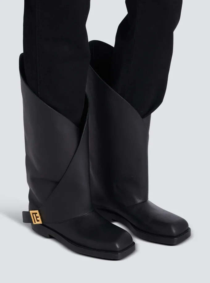 Stivali piatti in pelle intrecciata Stivali piatti in pelle intrecciata