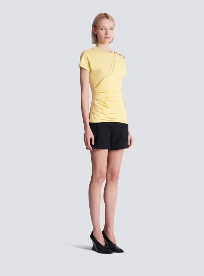 T-shirt drappeggiata con bottoni T-shirt drappeggiata con bottoni