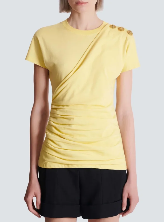 T-shirt drappeggiata con bottoni T-shirt drappeggiata con bottoni