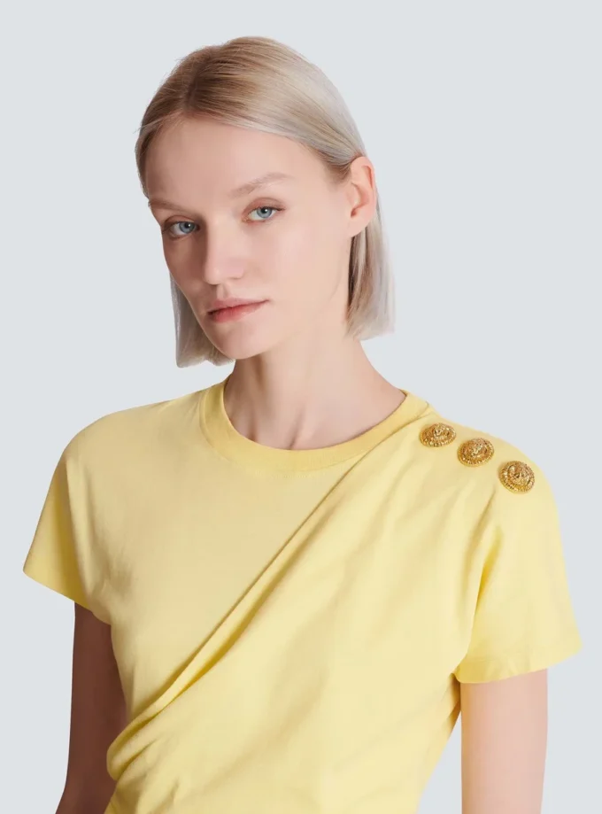 T-shirt drappeggiata con bottoni T-shirt drappeggiata con bottoni