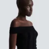Top in maglia glitterata con spalle scoperte Top in maglia glitterata con spalle scoperte