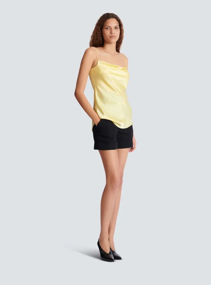 Top in raso di seta con spalline sottili Top in raso di seta con spalline sottili
