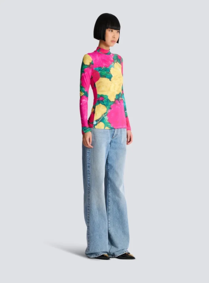 Top stampato con collo alto