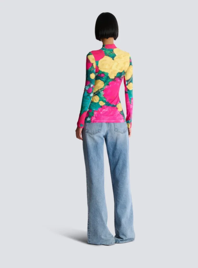 Top stampato con collo alto
