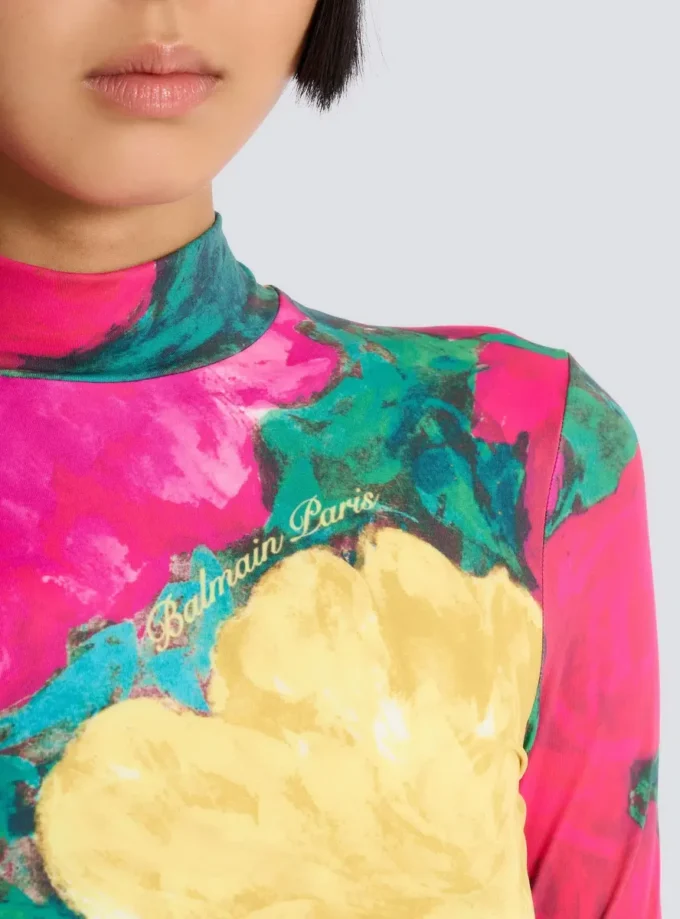 Top stampato con collo alto